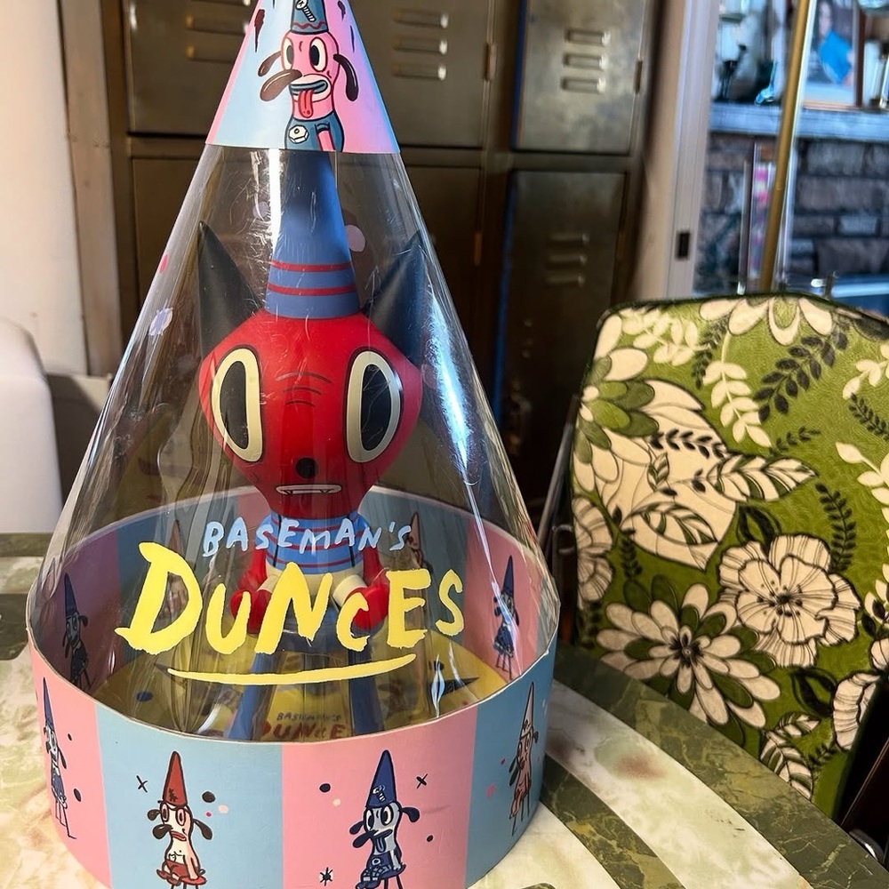GARY BASEMAN DUNCES Dunces lil' copy cat critterbox with display - collectible